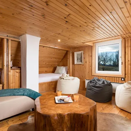 Valdora Forest Oasis -